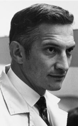 Robert Noyce (1927-1990). El otro inventor del circuito integrado, desarrollado mientras trabajaba en la empresa Fairchild Semiconductors. Fue uno de los fundadores de Intel, el gigante de la fabricación de circuitos integrados.